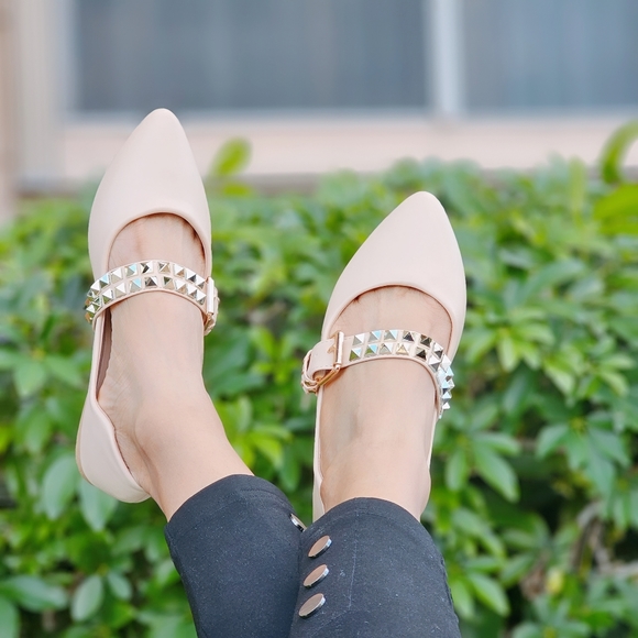 Womens Flat Closed Pointed Toe Sandal Beige Color - Picture 2 of 4